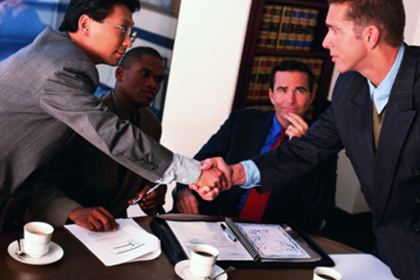 如何应对他人拖欠债务的问题？